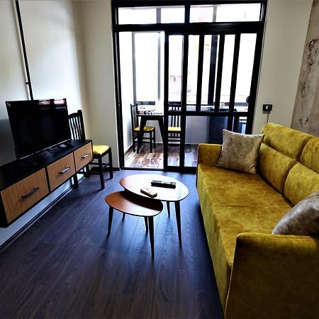Stylish Studio In The Heart Of Tirana #3 Apartment Luaran gambar