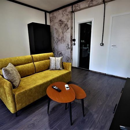 Stylish Studio In The Heart Of Tirana #3 Apartment Luaran gambar