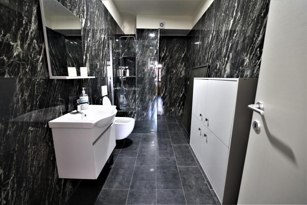 Stylish Studio In The Heart Of Tirana #3 Apartment Luaran gambar