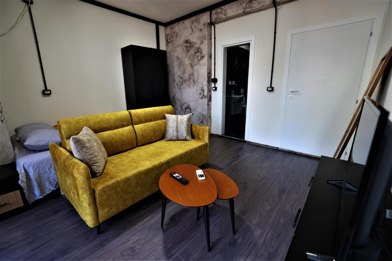 Stylish Studio In The Heart Of Tirana #3 Apartment Luaran gambar